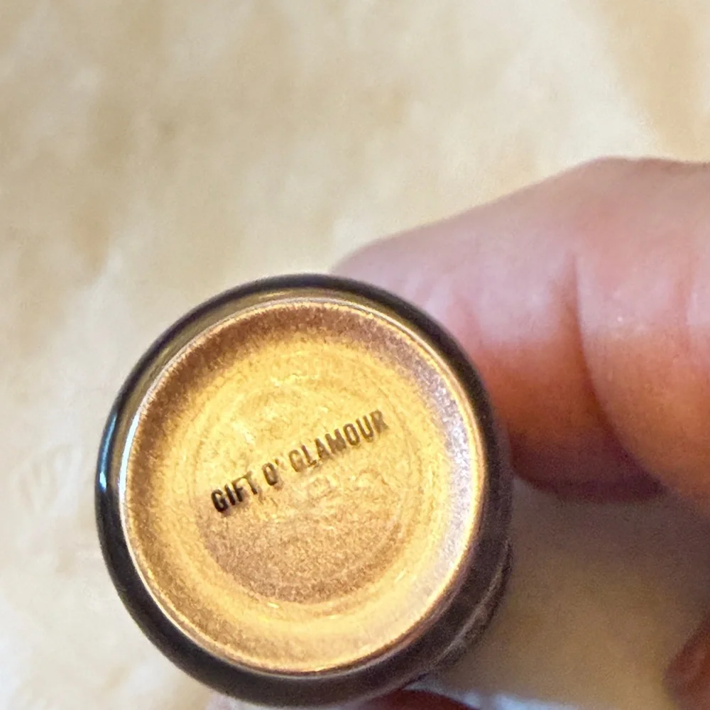 MAC Cosmetics Pigment in Gift of Glam